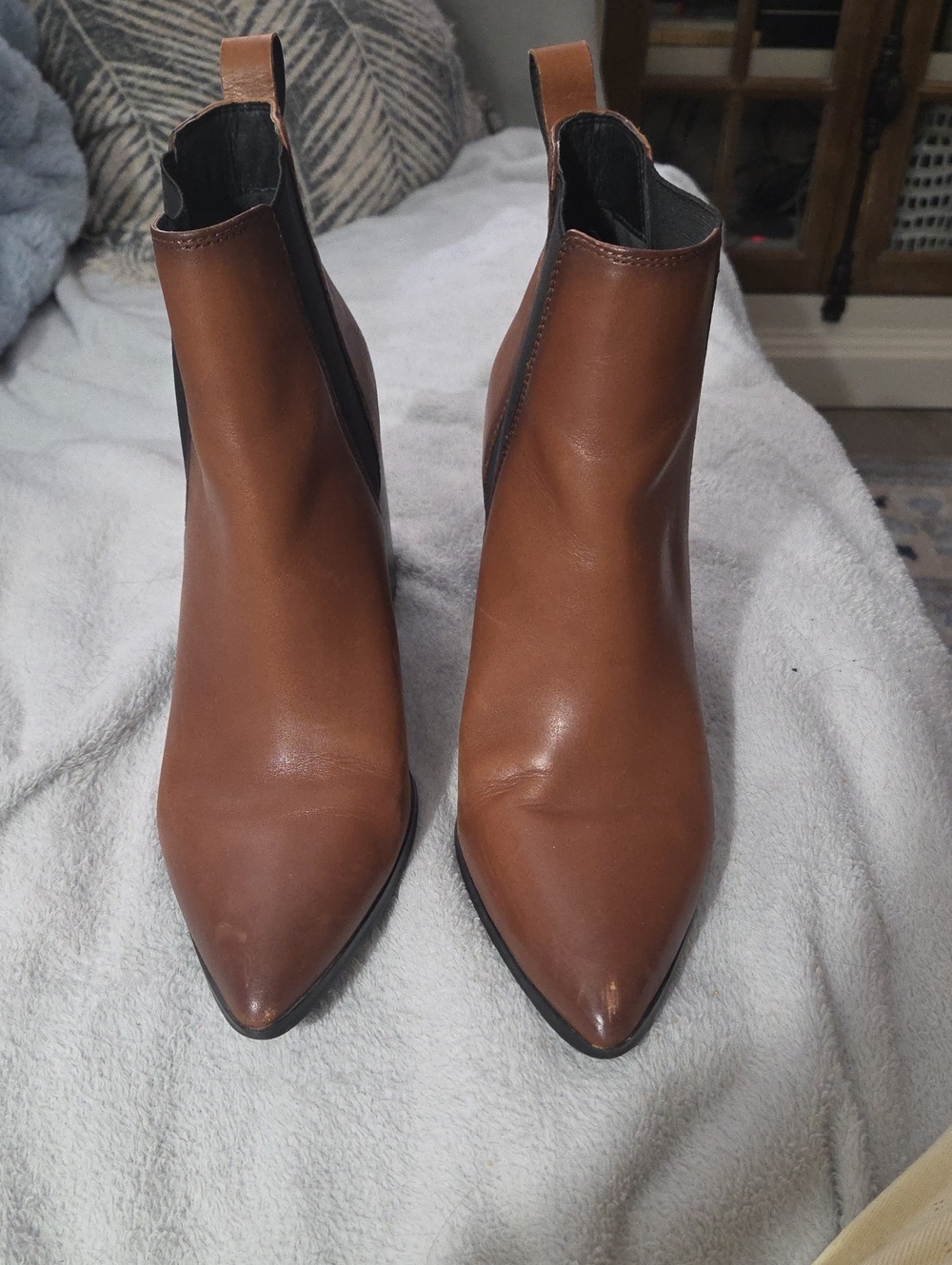 Steve Madden Women's Pointed Toe Brown Chelsea Ankle Boots